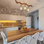 Mad - Kyziridi House *