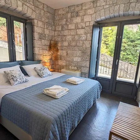 Mad - Kyziridi House *